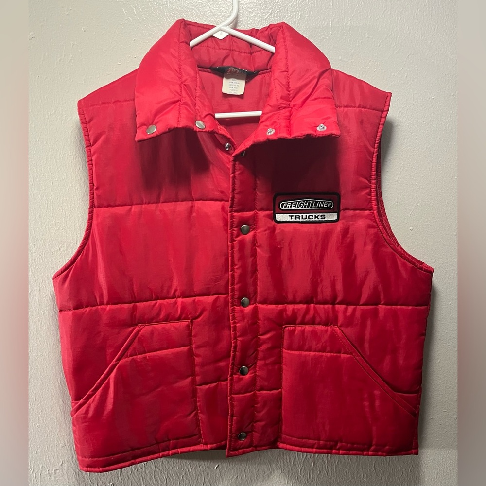 1980s Freightliner Trucks Red Nylon Puffer Vest Size Large USA